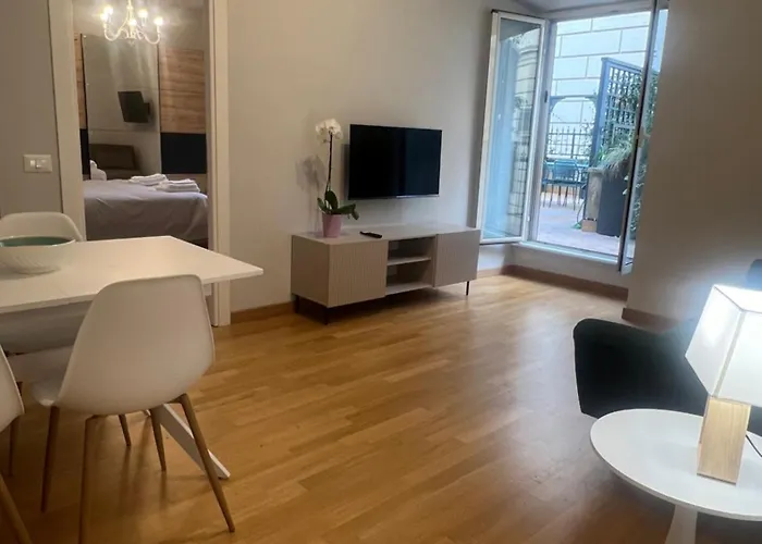 Savoia Design With Terrace - Center Apartment